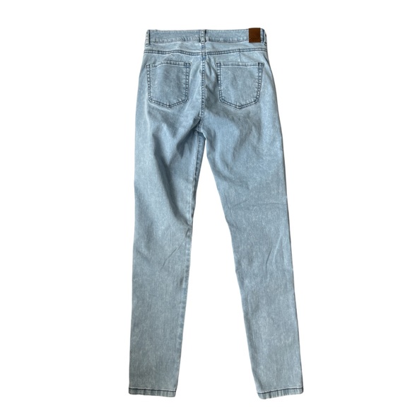 Studio F Blue Jean - 6 - Picture 5 of 16